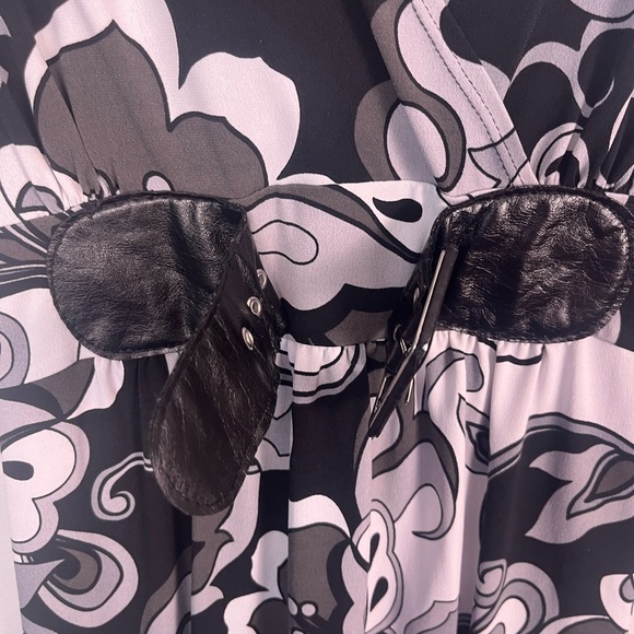 Suzie in the city black and white paisley print dress with belt Size small - Picture 3 of 5